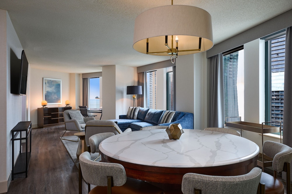 Suite, 1 Bedroom, Lake View - Photo 1