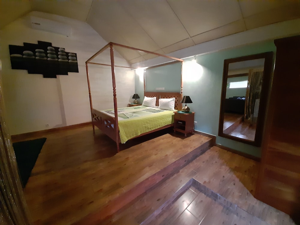 Signature Room