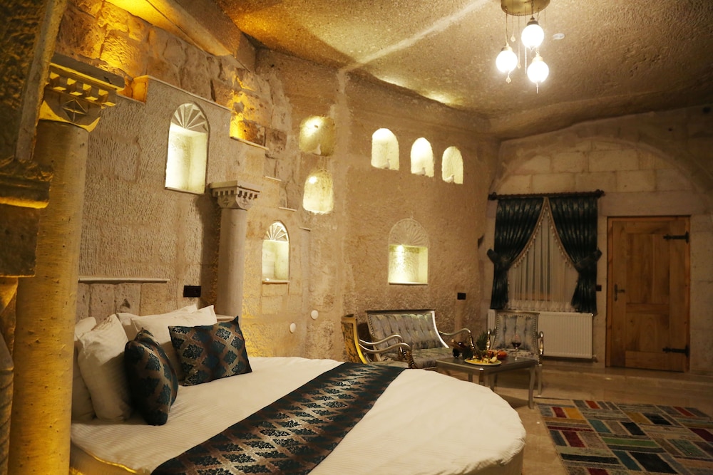 Queen Suite - Photo 8