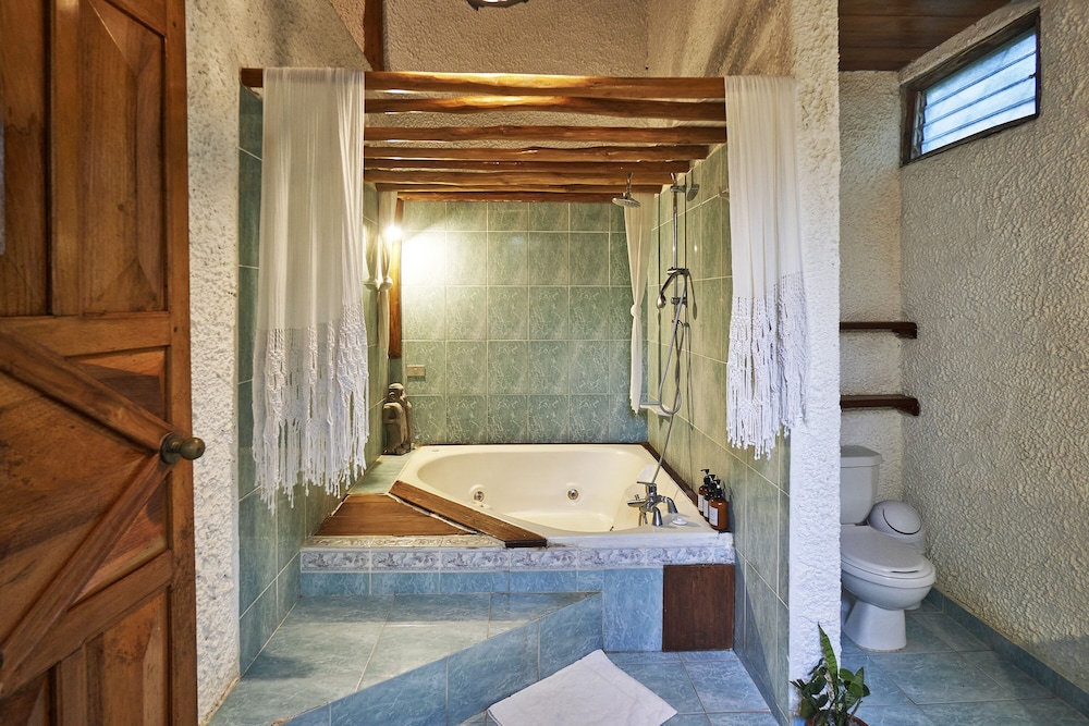 Honeymoon Suite, 1 Queen Bed photo 2