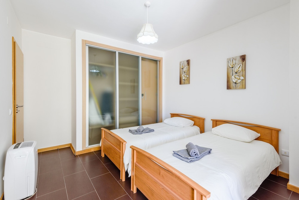 House, 2 Bedrooms, Pool Access