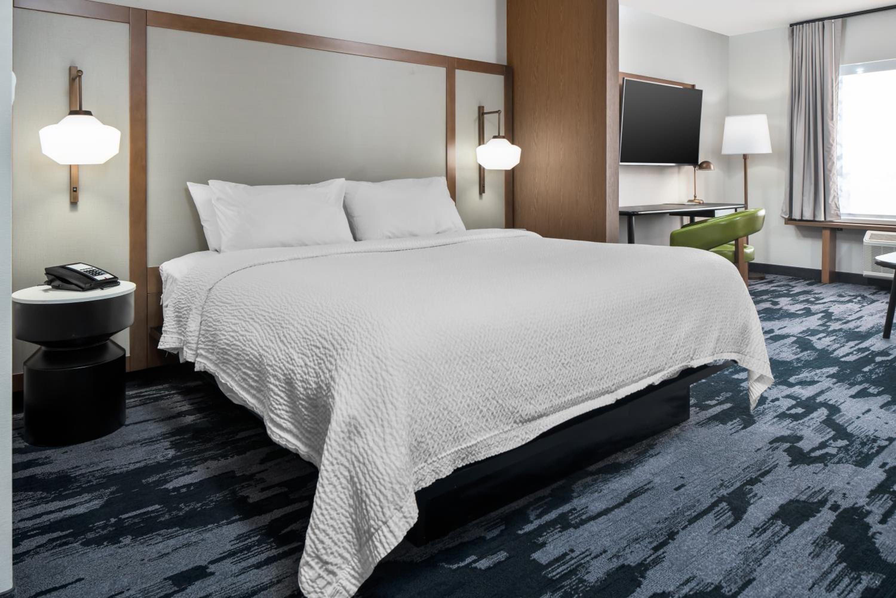 Executive King Suite with Sofa Bed - Photo 1