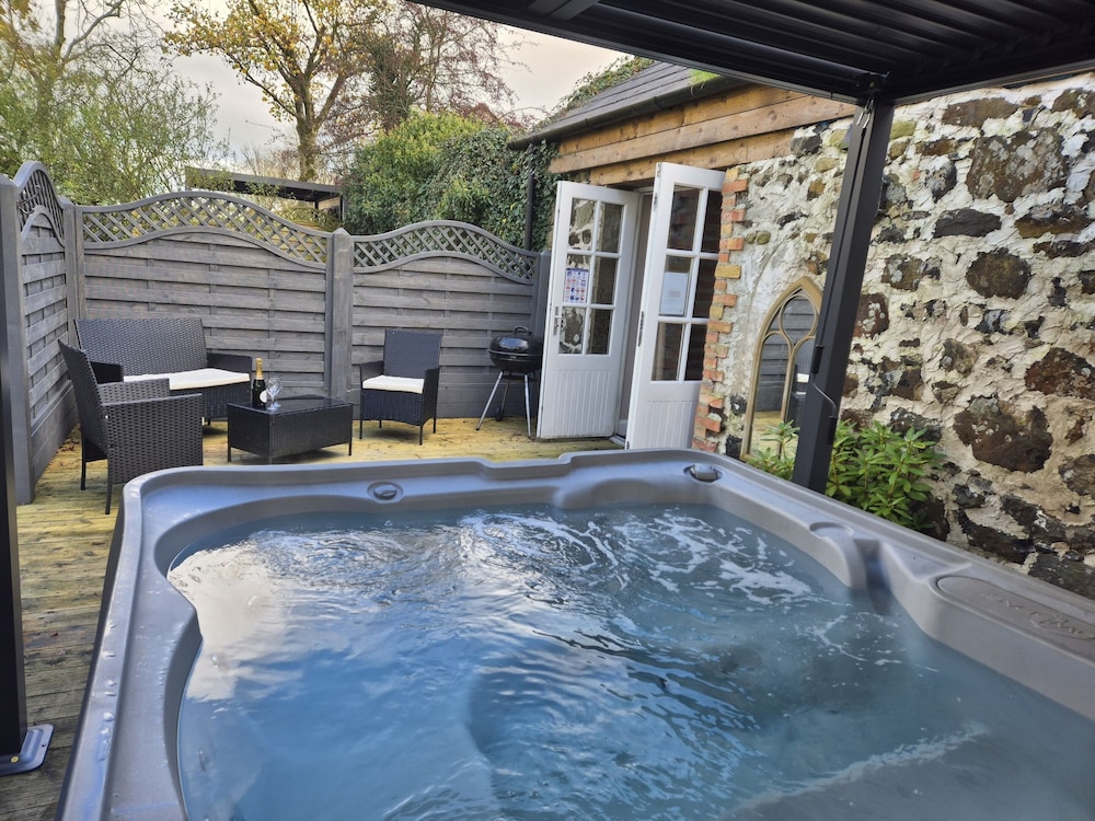 Traditional Cottage, Private Bathroom