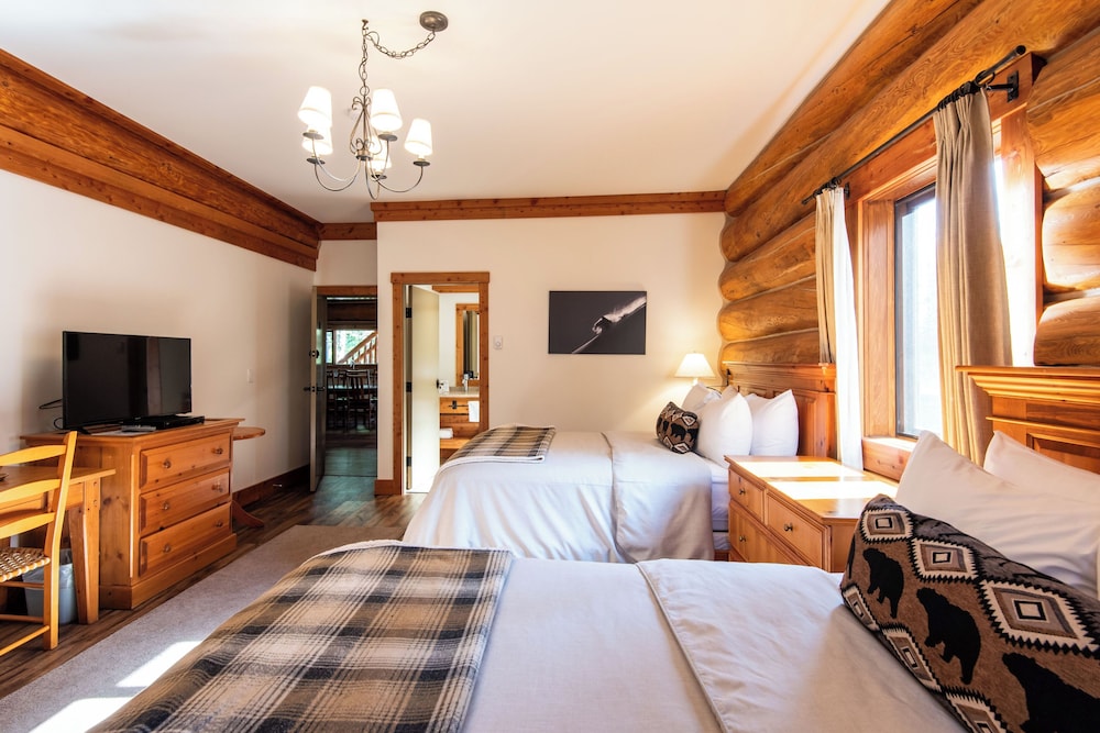 Double Room, 2 Double Beds, Mountain View photo 1