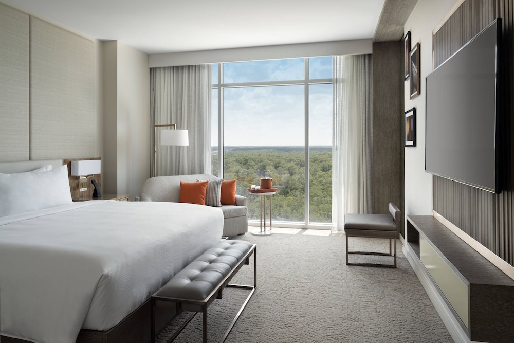 Executive Suite, 1 Bedroom, Pool View