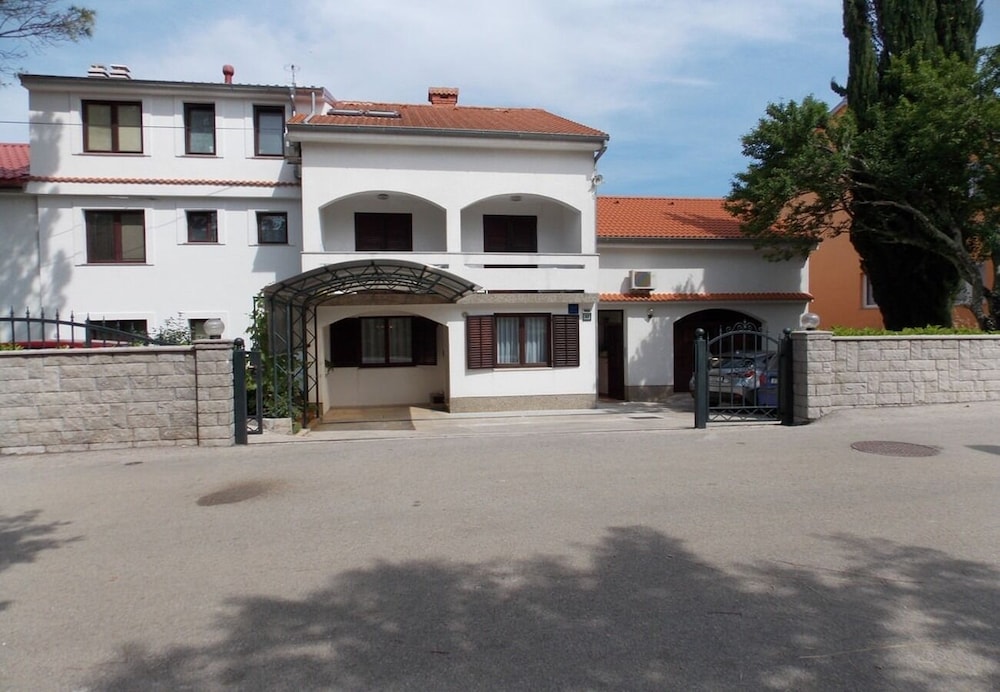 Apartment (Ivo - with parking - A3(2+2) - 2. KAT)