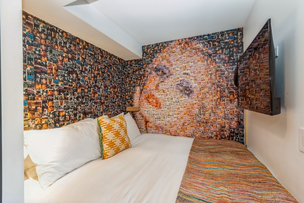 Exclusive Suite (Self Check-in with Virtual Front Desk) thumbnail 5