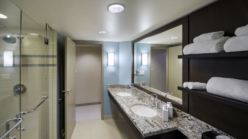Executive Suite, 1 King Bed - Photo 3