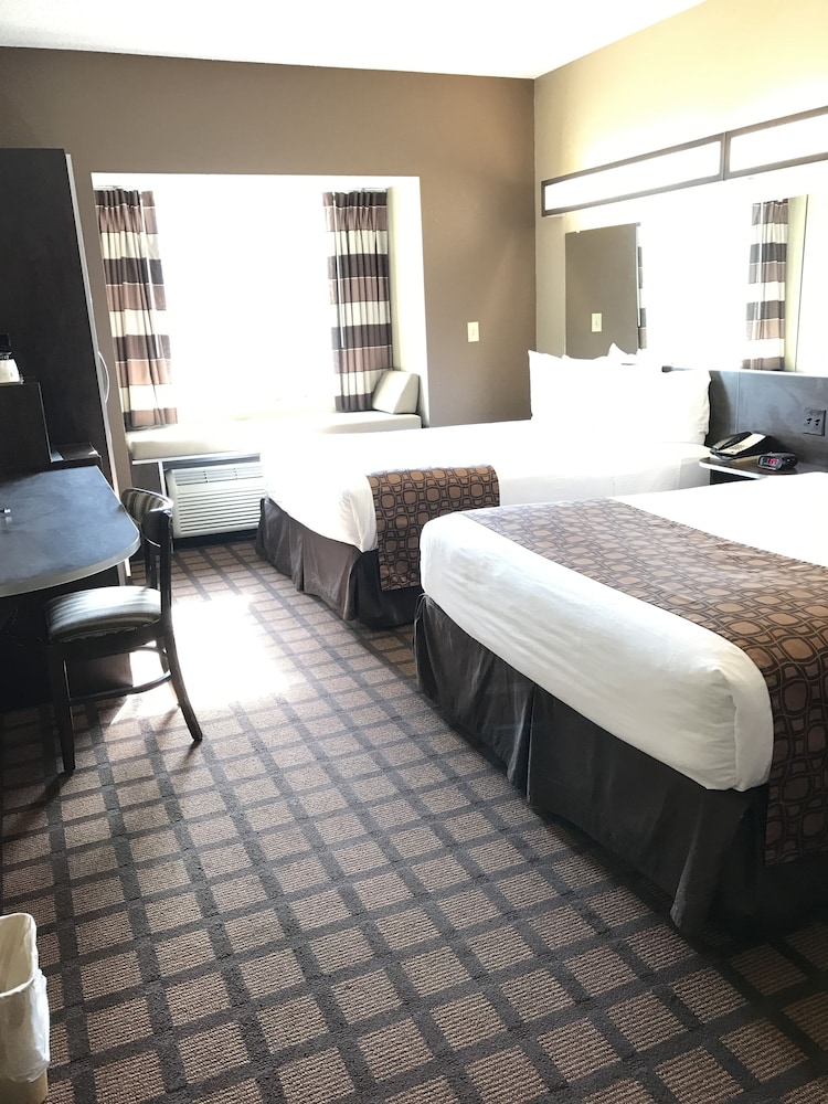 Room, 2 Queen Beds, Non Smoking - Photo 2