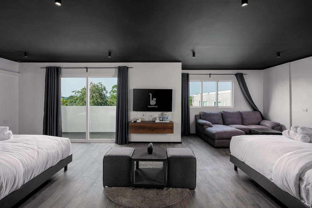 Family Studio Suite, Balcony, Garden View - Photo 1
