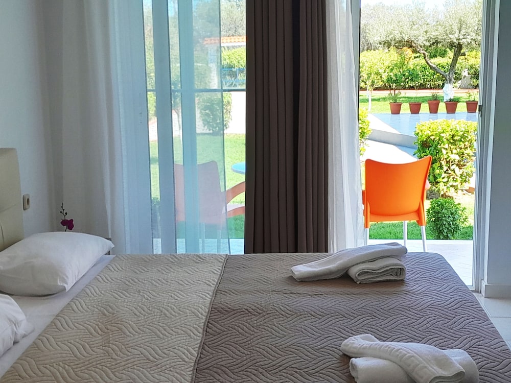 APARTMENT, 1 BEDROOM, VERANDA, GARDEN AND COUNTRY VIEW (2) photo 1