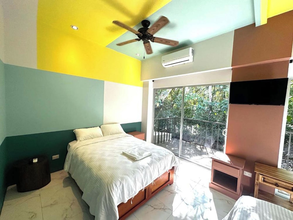 Bungalow with Shared Kitchen and Living Room photo 2