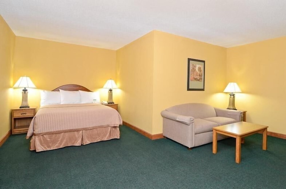 Room, 1 King Bed, Non Smoking - Photo 2