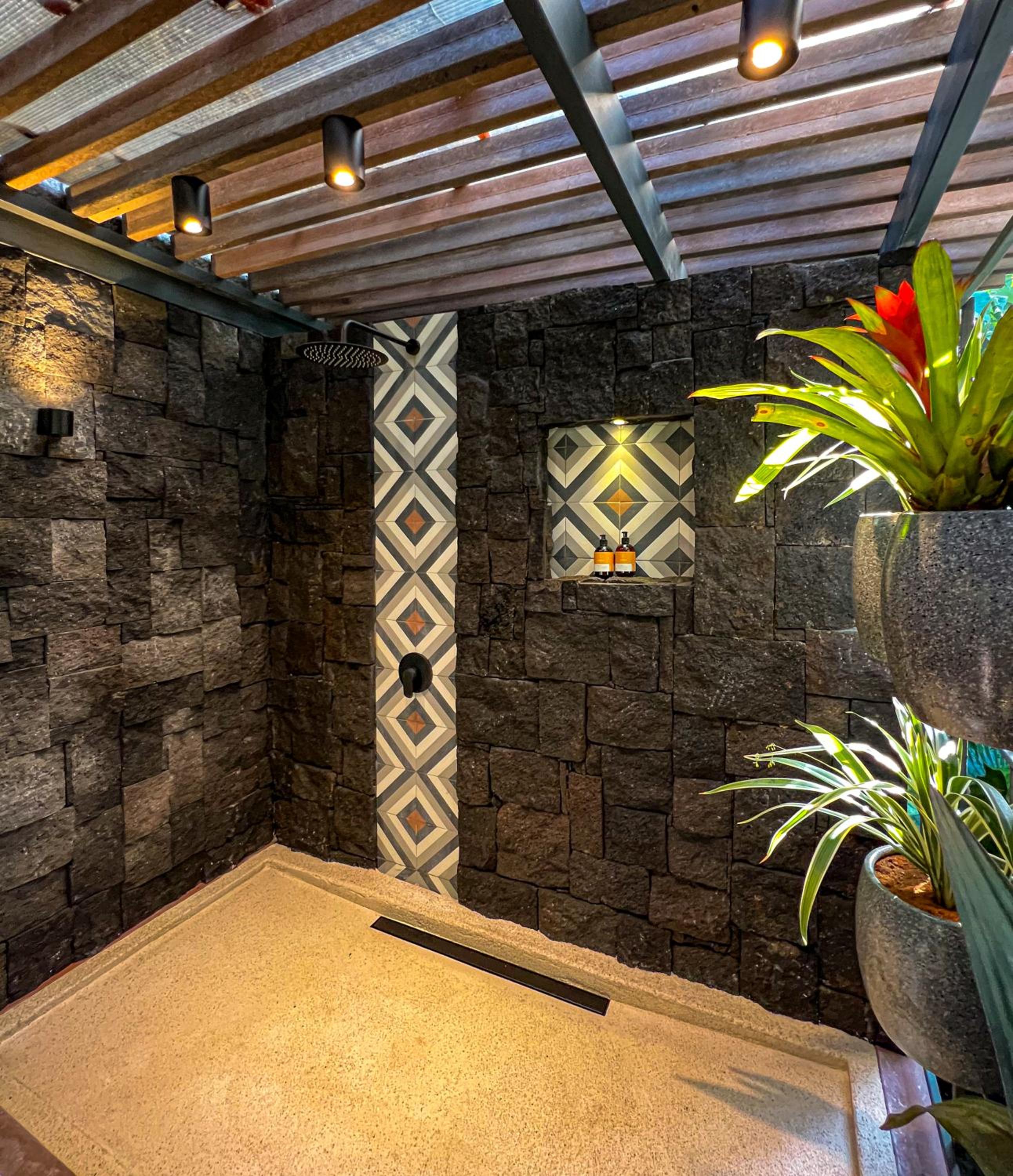 Superior Suite - Photo 10