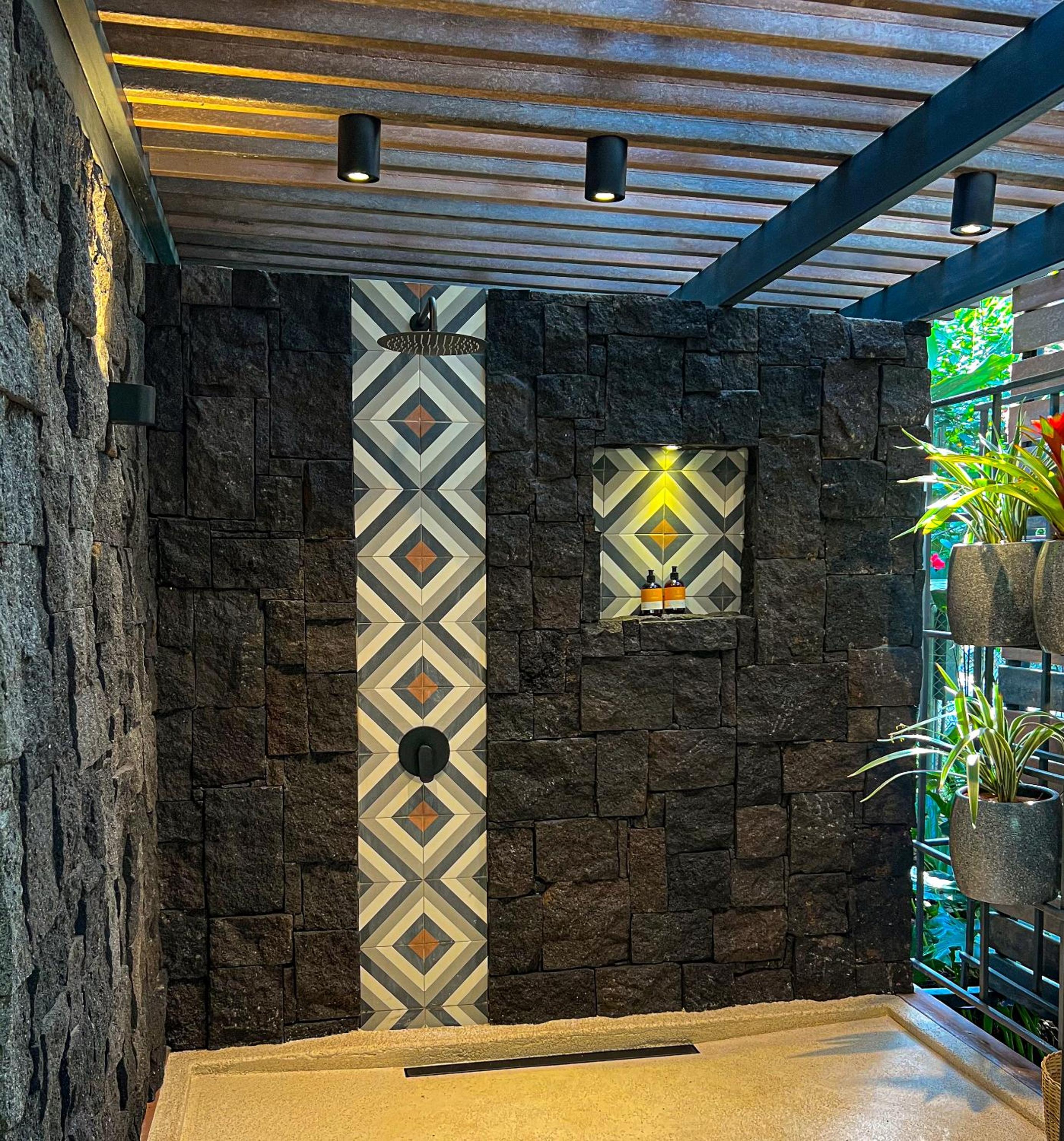 Superior Suite - Photo 9