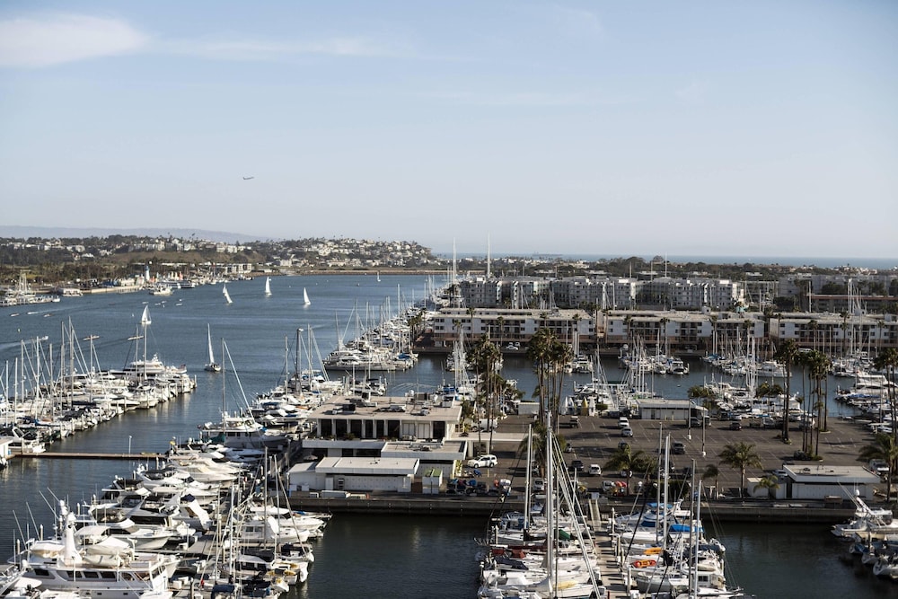 Executive Suite, 1 Bedroom, Marina View (Mobility Accessible, Tub)