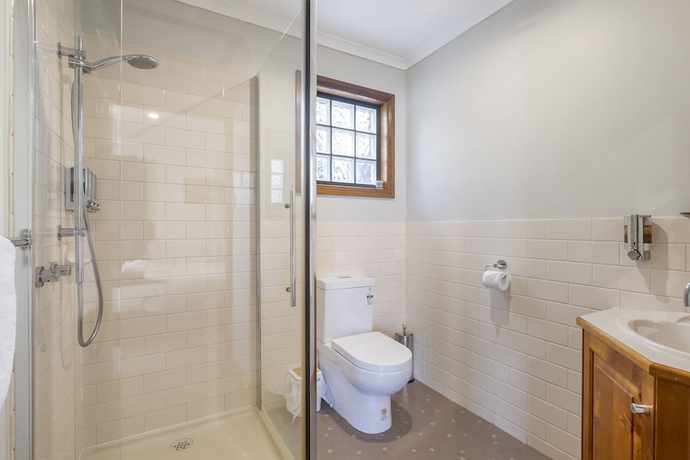 Luxury Cabin, 1 Queen Bed, Bay View, Oceanfront photo 2