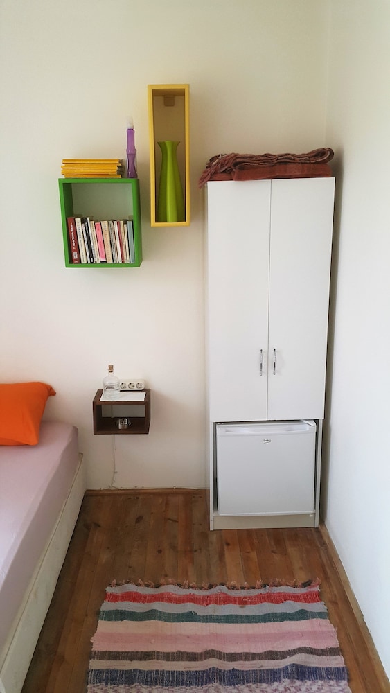 Room 4 photo 3
