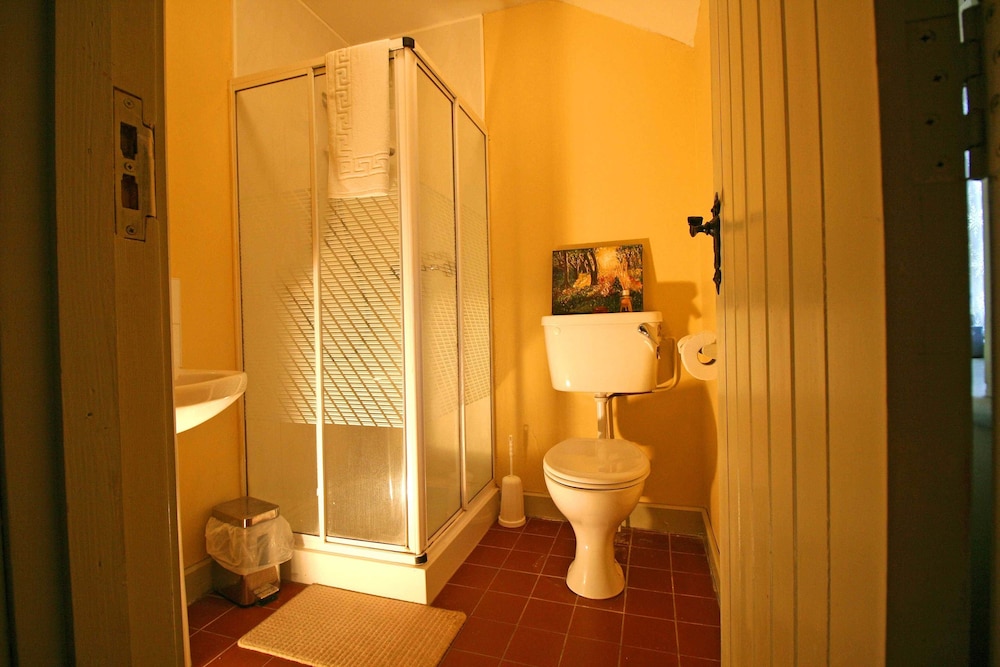 Family Triple Room, Ensuite photo 3