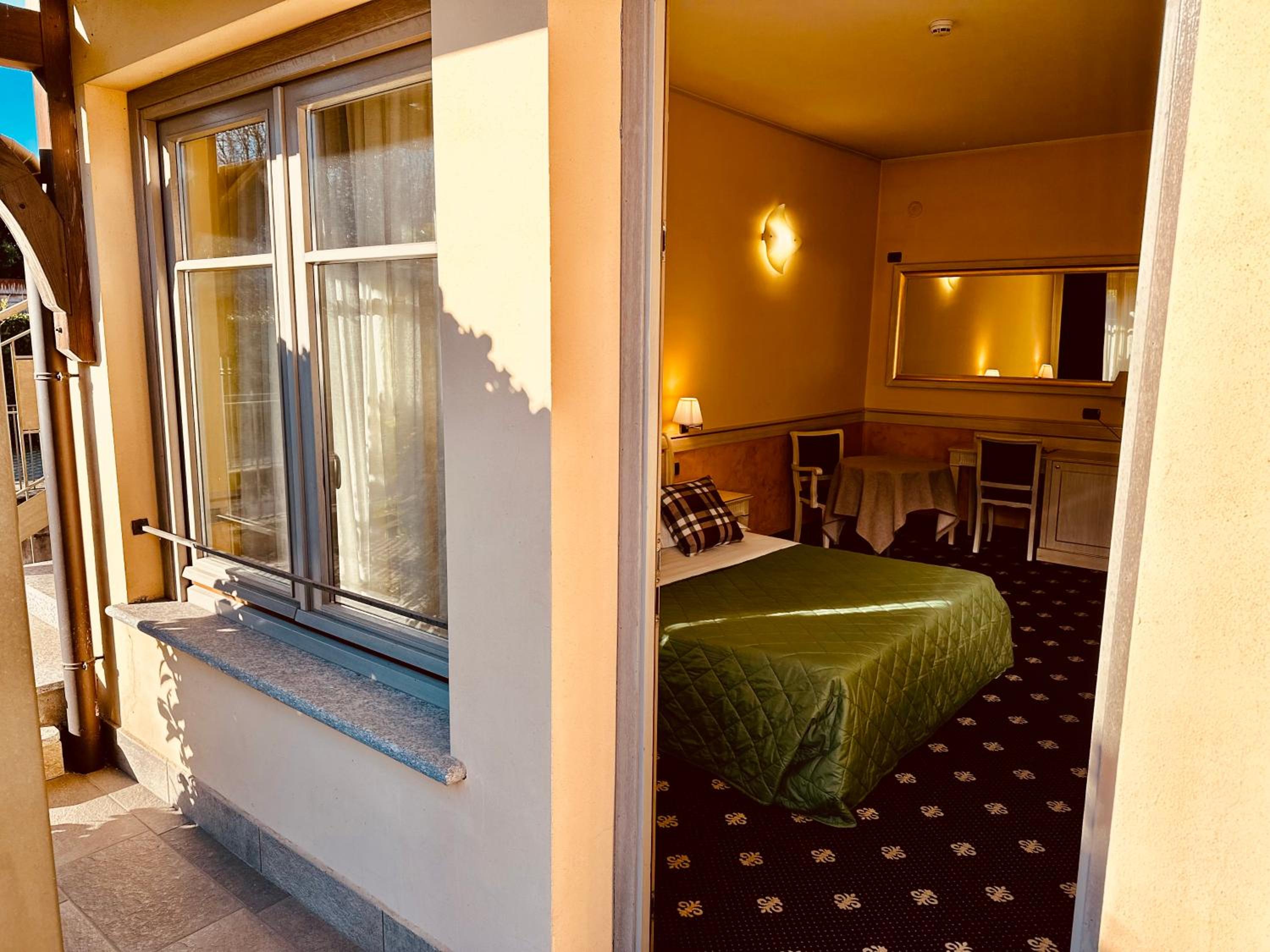 Large Double Room - Photo 18