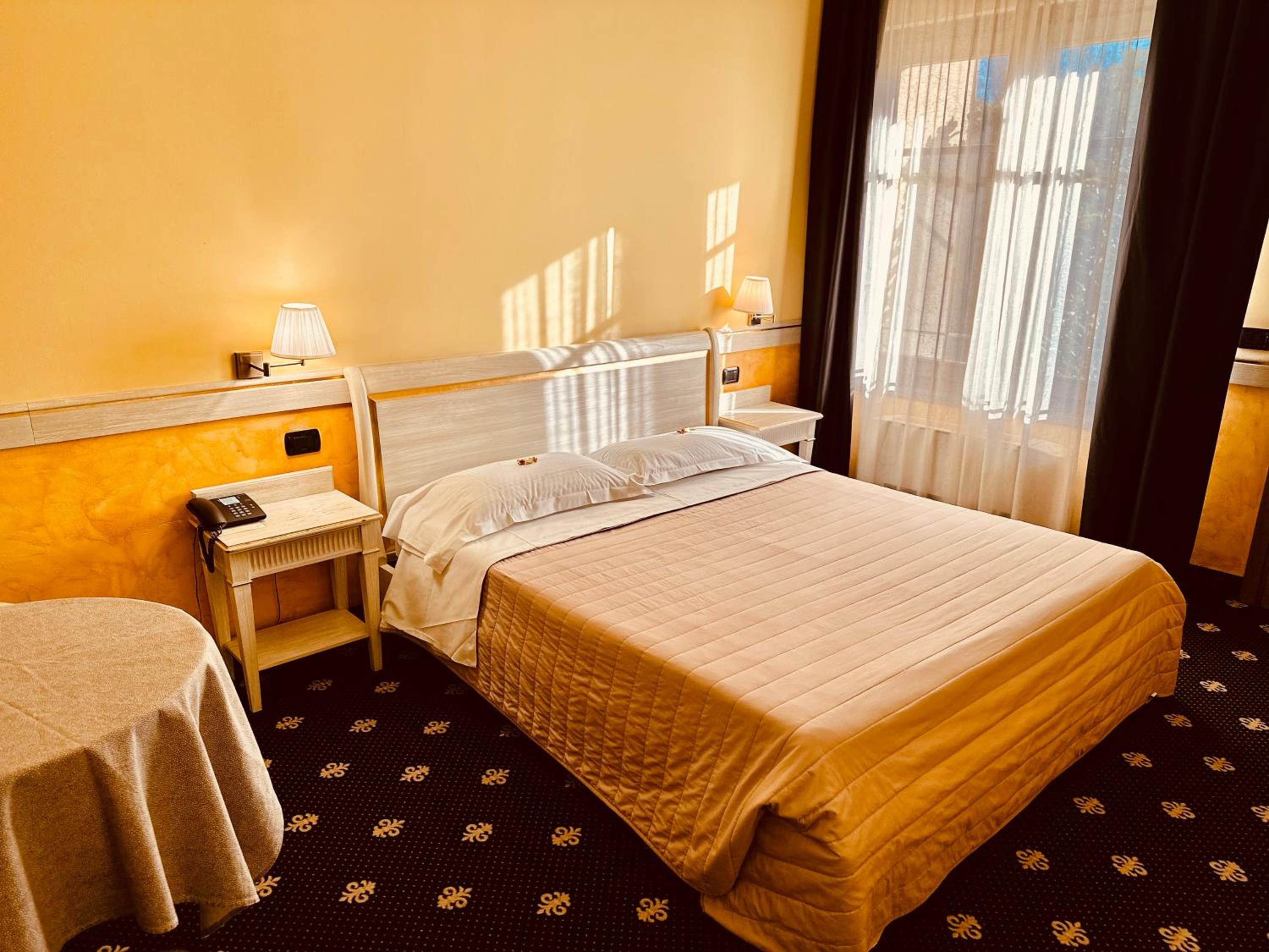 Large Double Room - Photo 15
