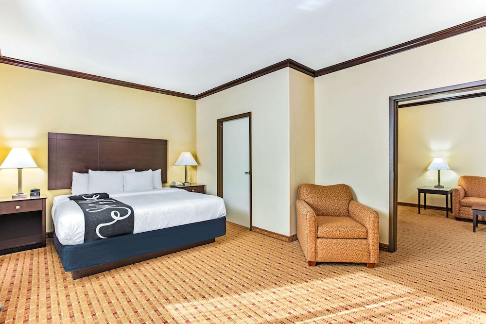Family Suite, 1 King Bed with Sofa bed, Non Smoking (Living Room) photo 1