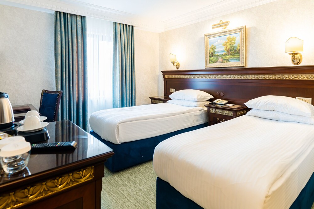 Standard Double or Twin Room photo 3