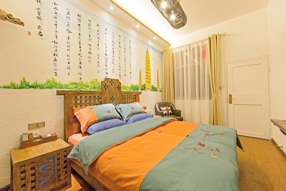 Basic Double Room, 1 King Bed photo 3
