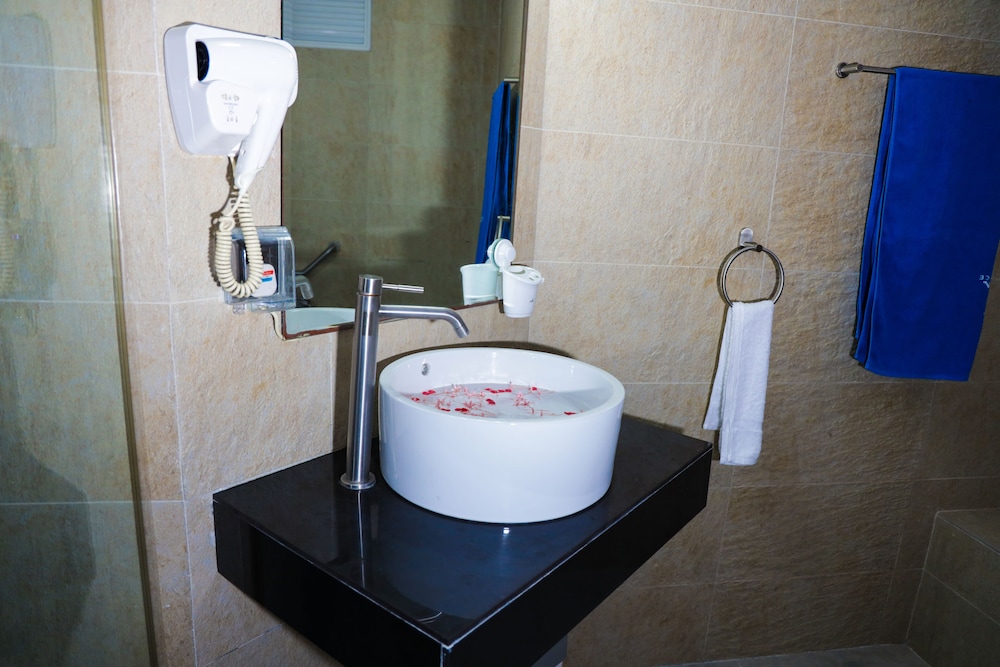 Deluxe Double Room with Balcony photo 2
