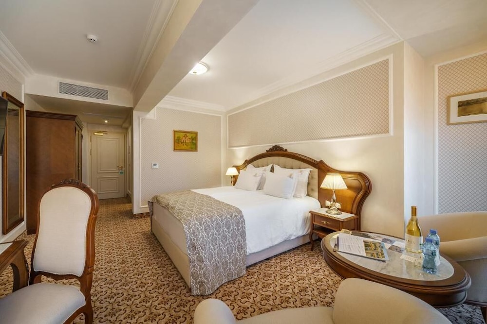 Deluxe Double Room - Photo 1