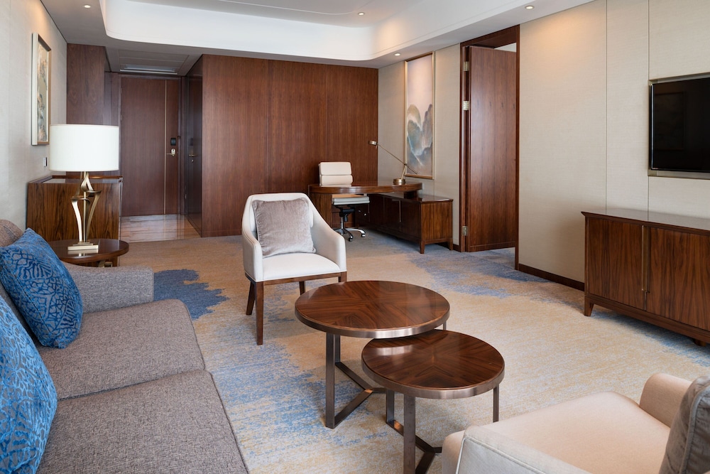 Club Suite, 1 King Bed, Sea View photo 3