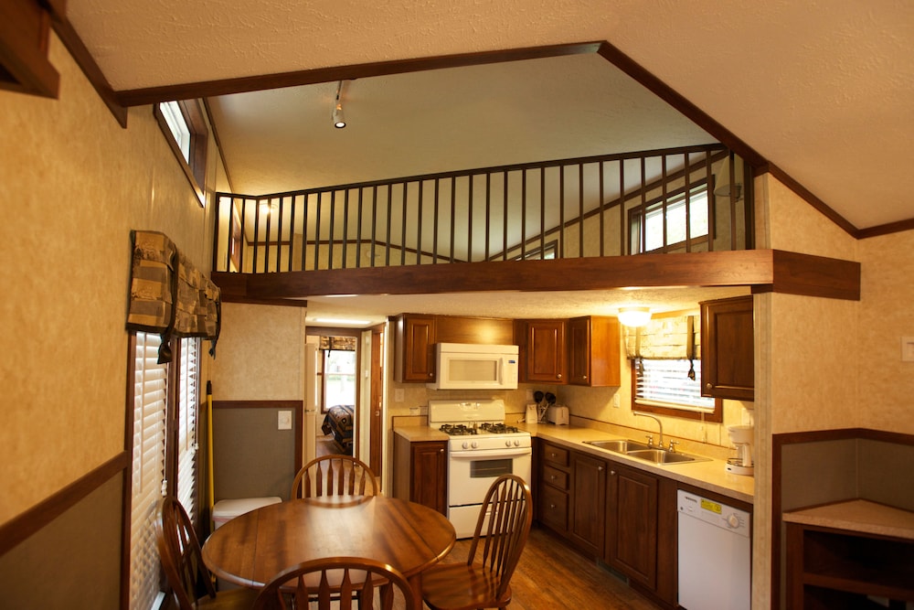 Loft, 1 Bedroom (Linens Incld, No Pets) photo 2