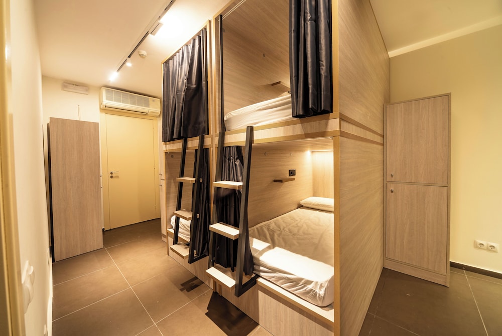 Superior Shared Dormitory, Women only
