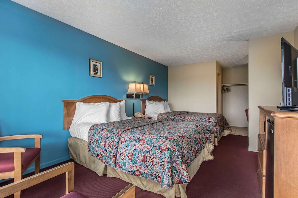 Standard Room, 2 Double Beds, Non Smoking - Photo 2