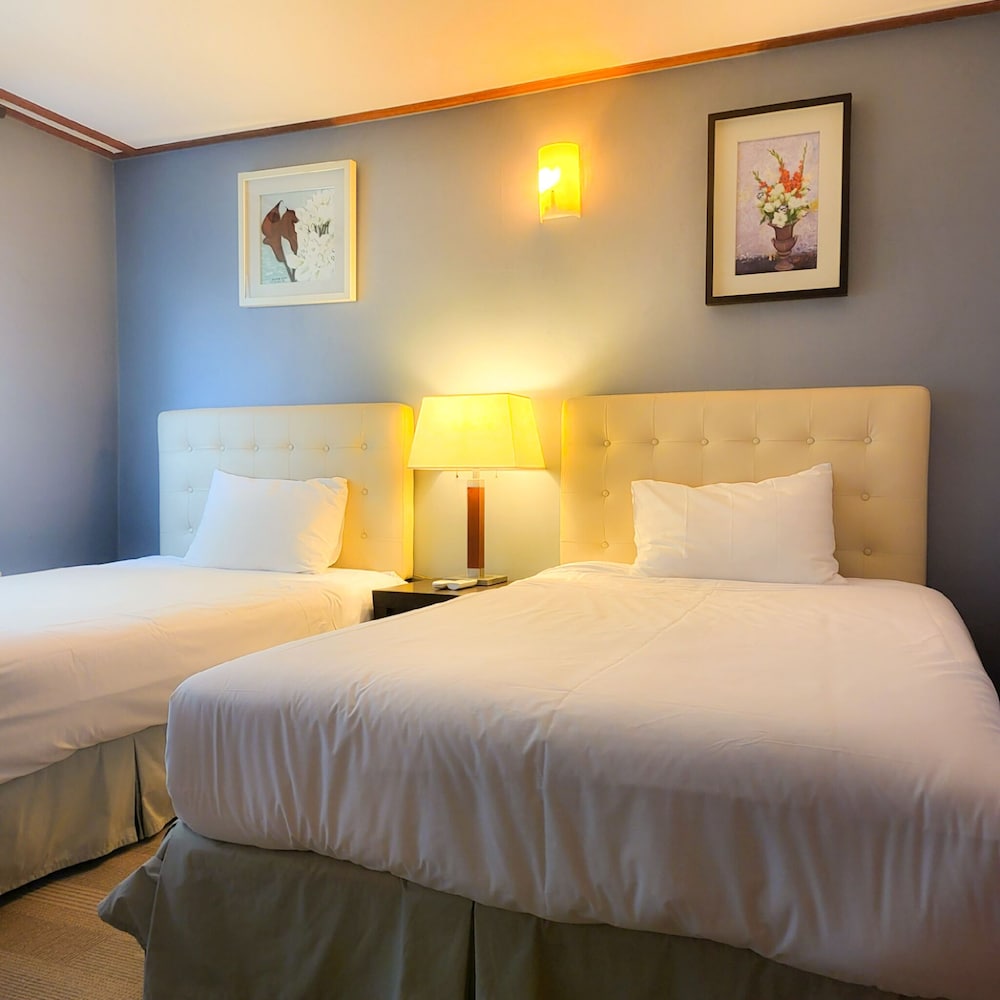 Shared Dormitory, Men Only for 2 pax / Private Bathroom (2 Pax / price per person)
