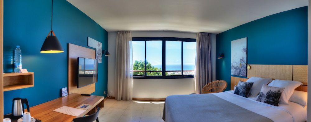 Classic Double Room, Partial Ocean View
