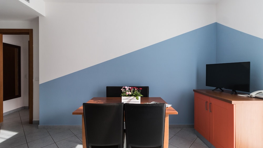 Apartment, 1 Bedroom, Partial Sea View photo 3