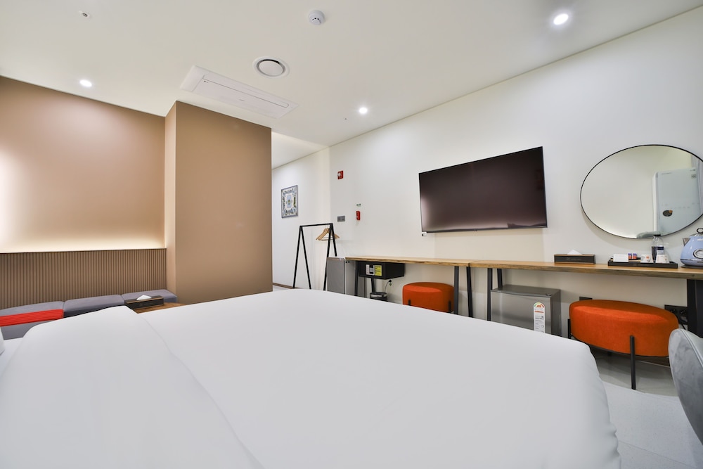 Executive Room - Photo 7