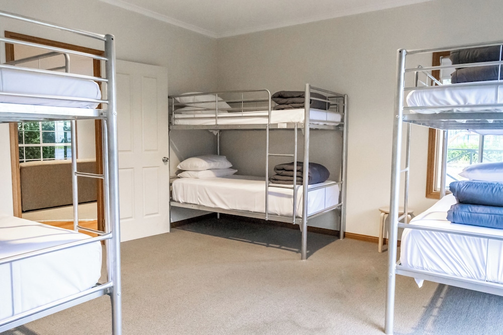 5 Bedroom Bunkhouse photo 3