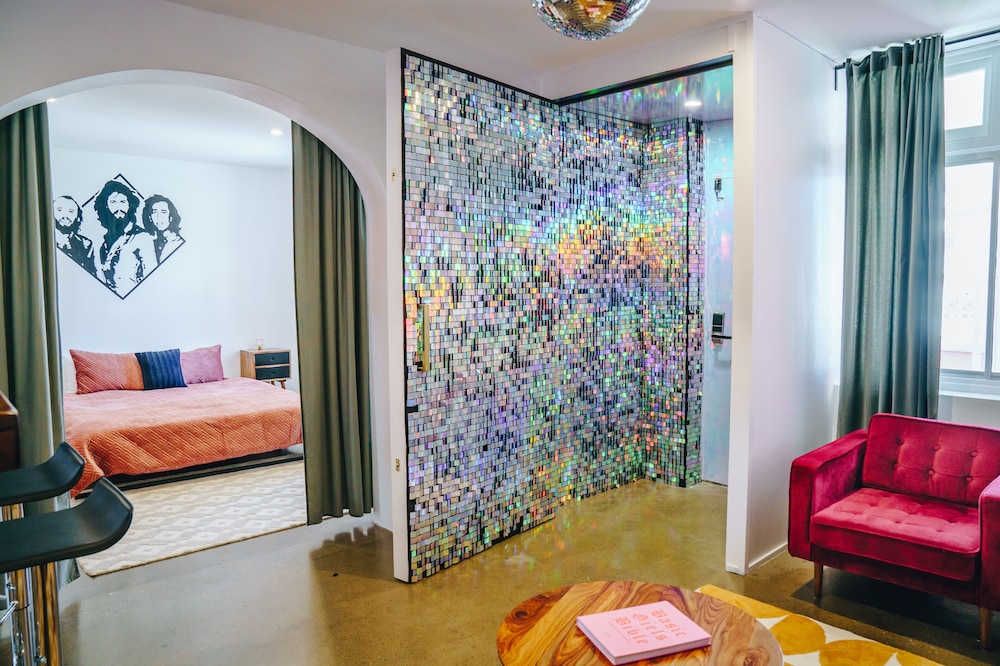 Deluxe Room - Photo 1
