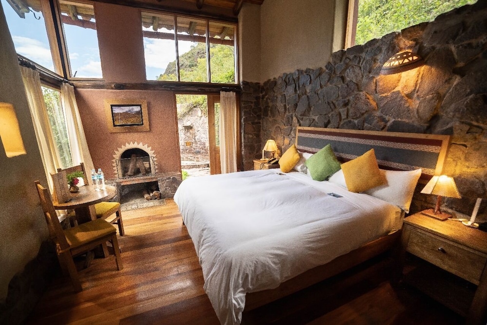 PRESIDENTIAL ROOM WITH JACUZZI photo 1