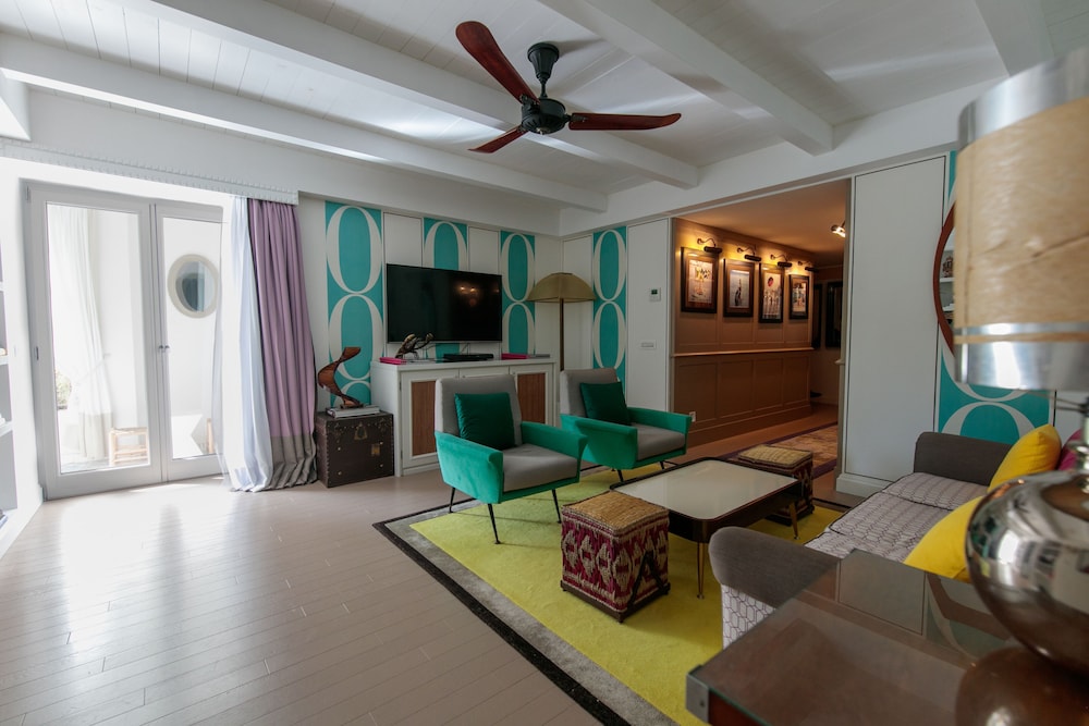Family Suite (Courtyard view) - Photo 6