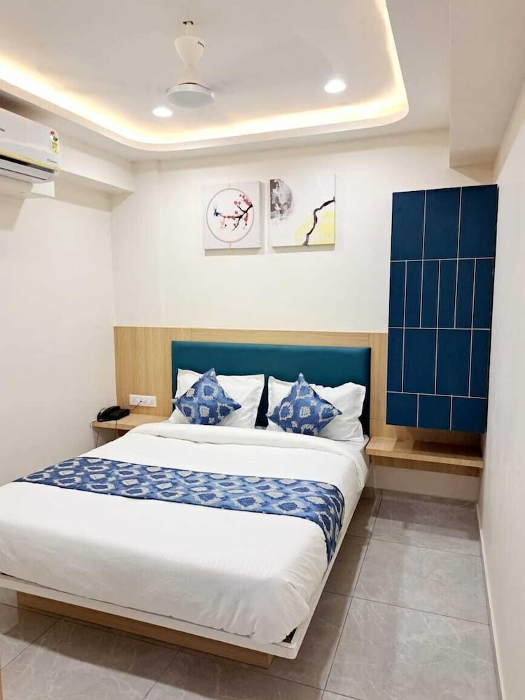 Deluxe Room - Photo 2