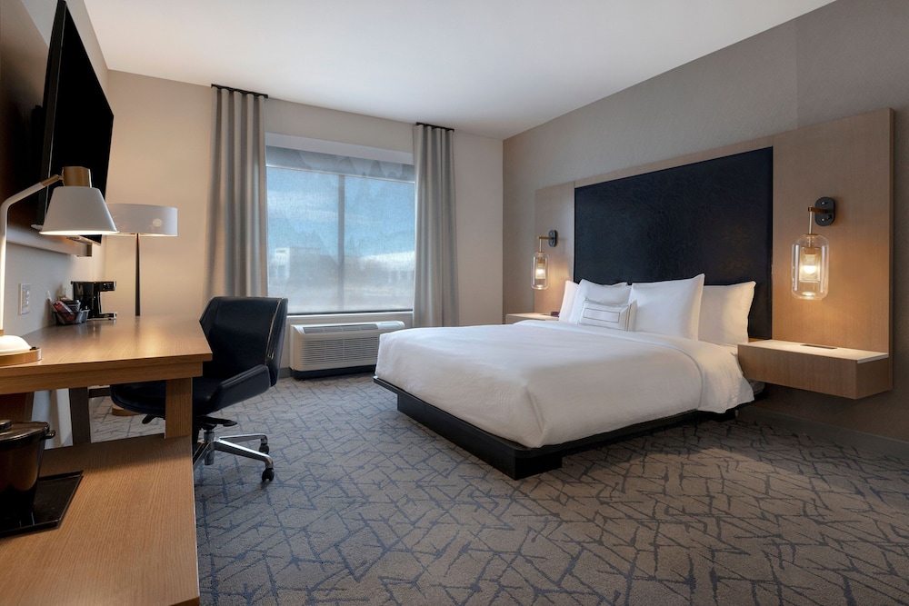 Business Room, 1 King Bed - Photo 1