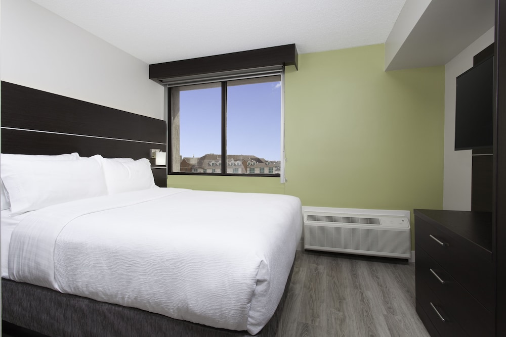 Standard Room, 1 Queen Bed with Sofa bed (Extra Floor Space) - Photo 3