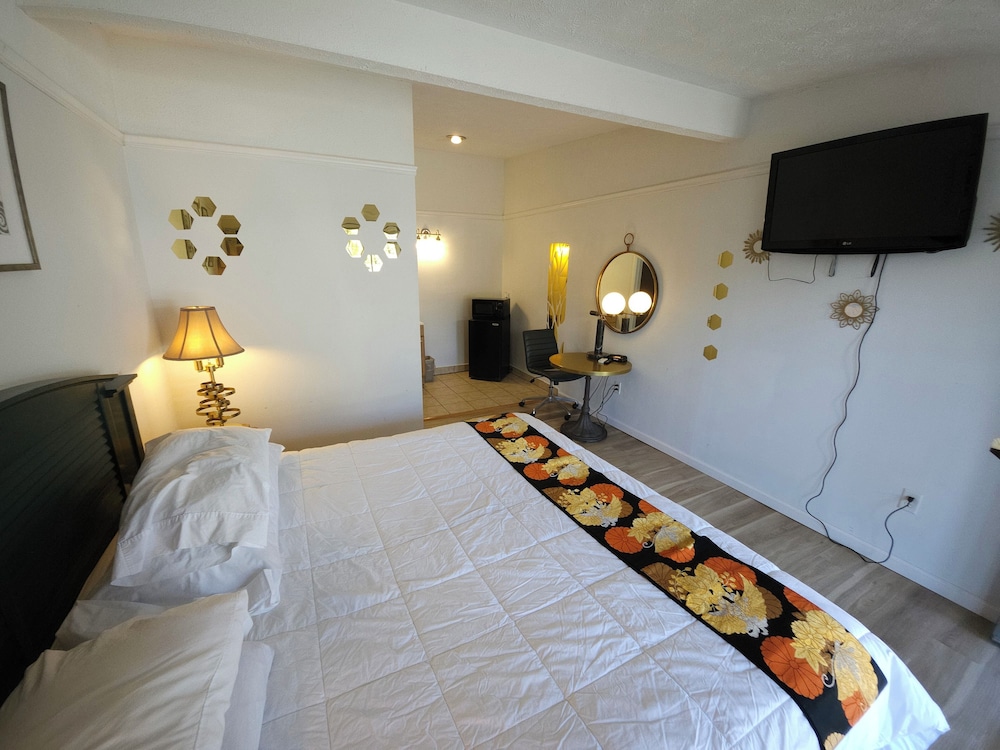 Standard Room, 1 Queen Bed, Smoking photo 1