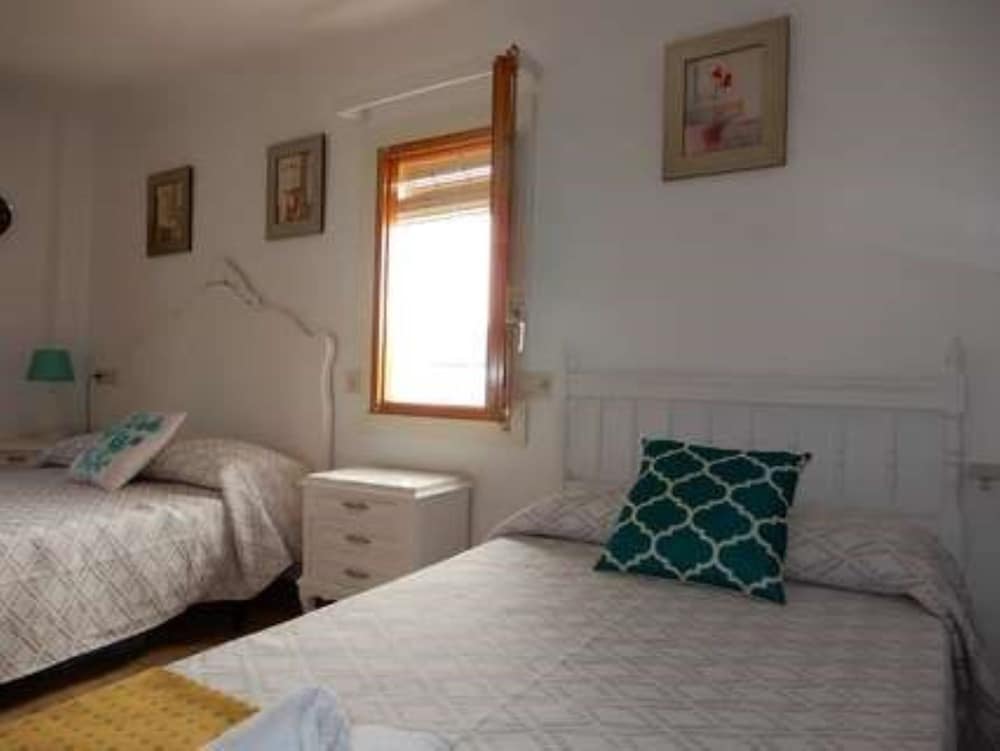 House, 4 Bedrooms photo 2