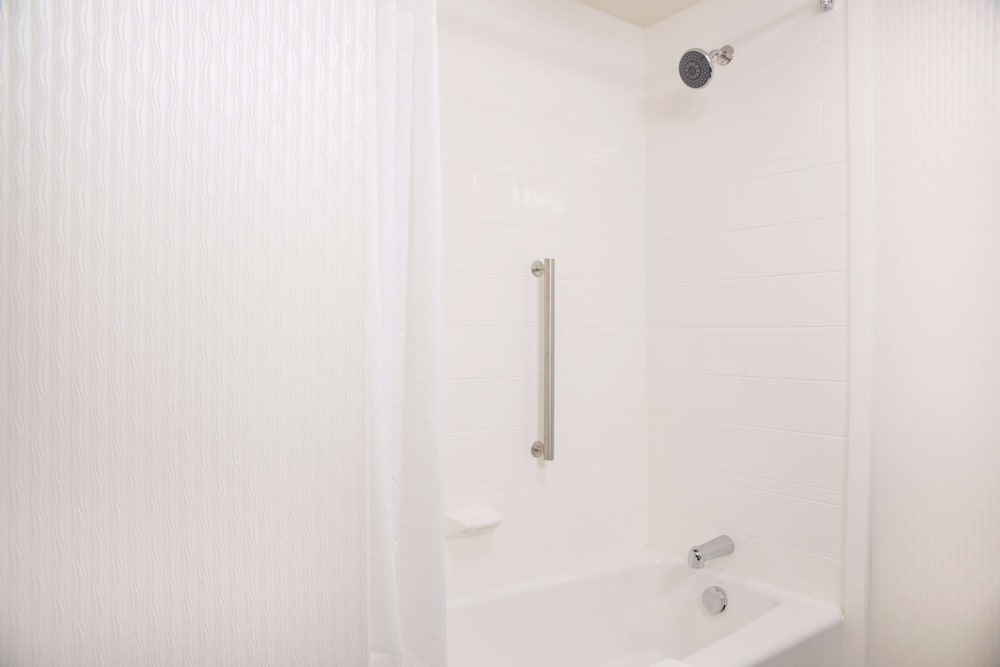 Room, 2 Queen Beds, Accessible, Bathtub (Hearing) photo 3