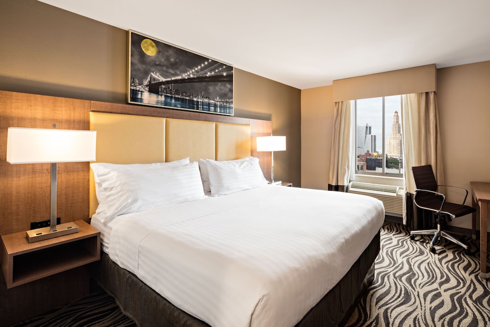 Standard Room, 1 King Bed, Jetted Tub photo 2