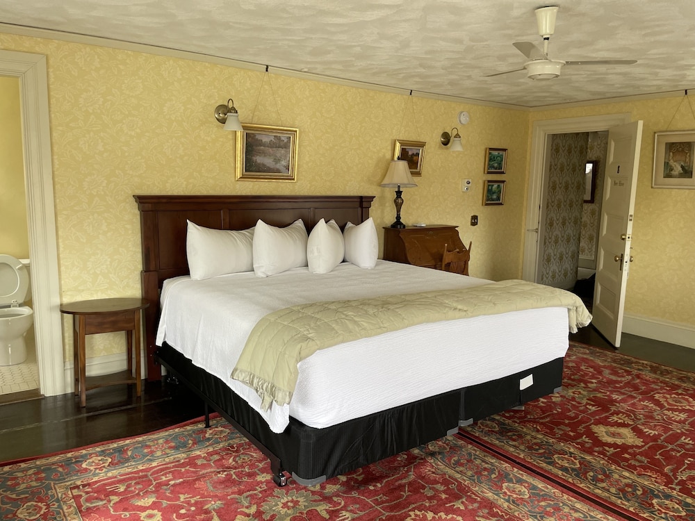 BEEHIVE ROOM - 3RD FLOOR